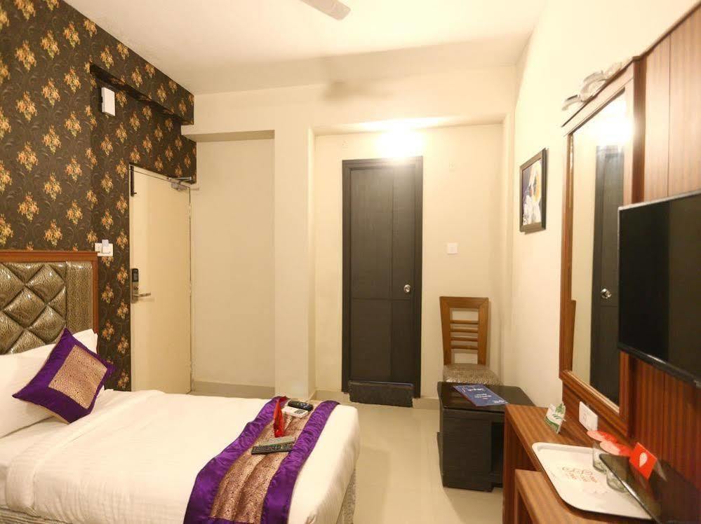 Oyo Anna Salai Greams Road Apollo 3* Chennai